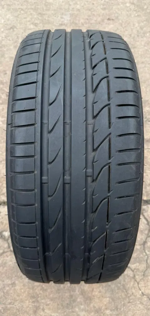 Background image for 1x Sommerreifen 235/40 R19 96W XL Bridgestone Potenza S001 DOT22 7,2mm