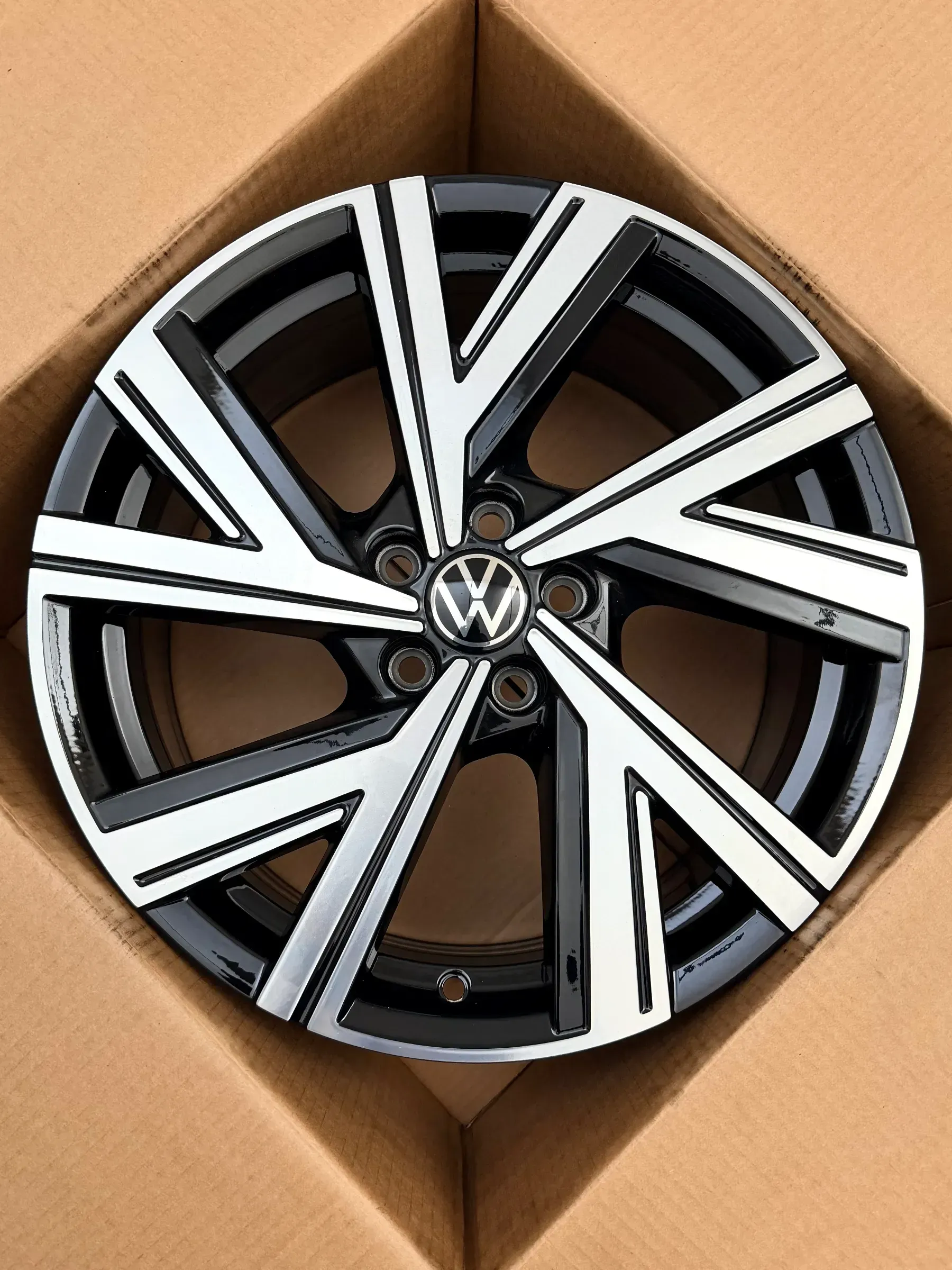 1x Original Vw Polo GTI MK6 2G AW BZ 17 Zoll Alufelge Bergamo 2G0601025AP 7X17 ET51 NEU - Bild 1