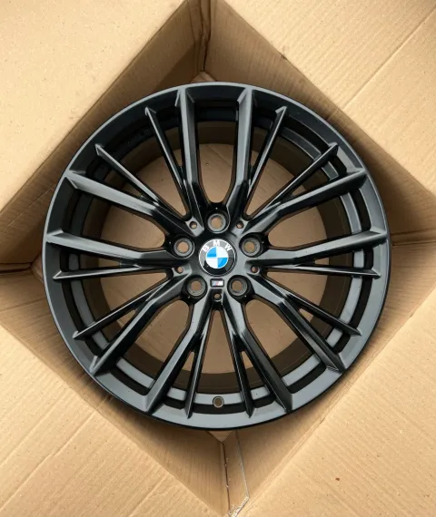 Background image for 1x Original BMW 2er G42 3/4er G20 G21 G22 18 Zoll Doppelspeiche M796 Alufelge 6885306