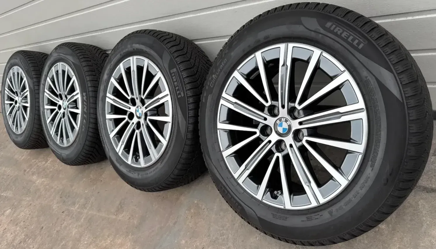 4x Original BMW X1 U11 X2 U10 17 Zoll Winterräder V Speiche 833 6891174 DOT23 5-7mm - Bild 1
