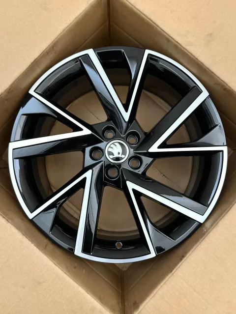 Background image for 1x Original Skoda Scala NW1 Kamiq NW4 18 Zoll Alufelge Vega 657601025G 7,0Jx18 ET39 NEU