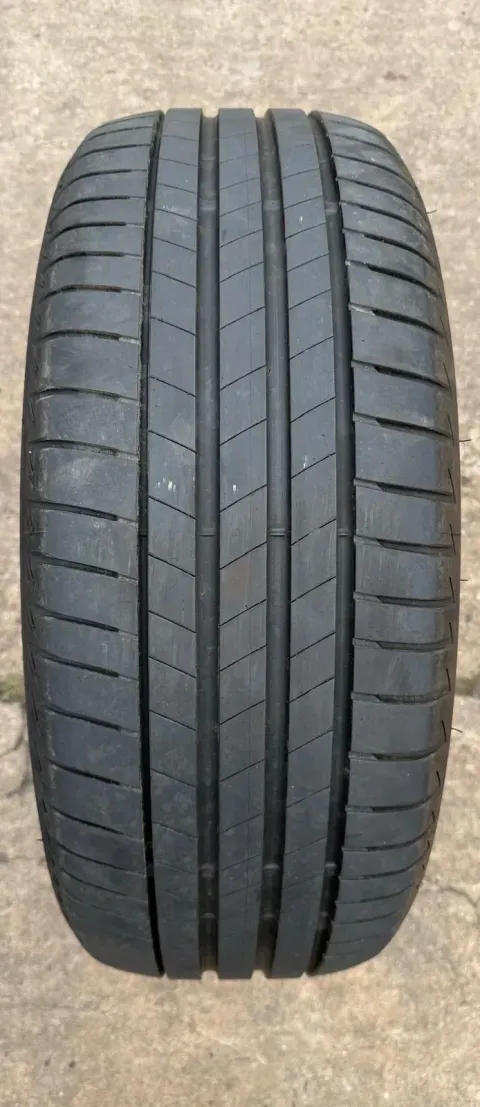 Background image for 1x Sommerreifen 225/55 R18 102Y XL Bridgestone Turanza T005 AO1 DOT25 6,2-6,3mm