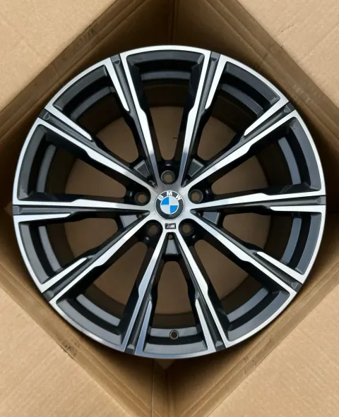 Background image for 1x Original BMW X5 G05 X6 G06 20 Zoll Sternspeiche M740 Alufelge 8071996 9,0J ET35