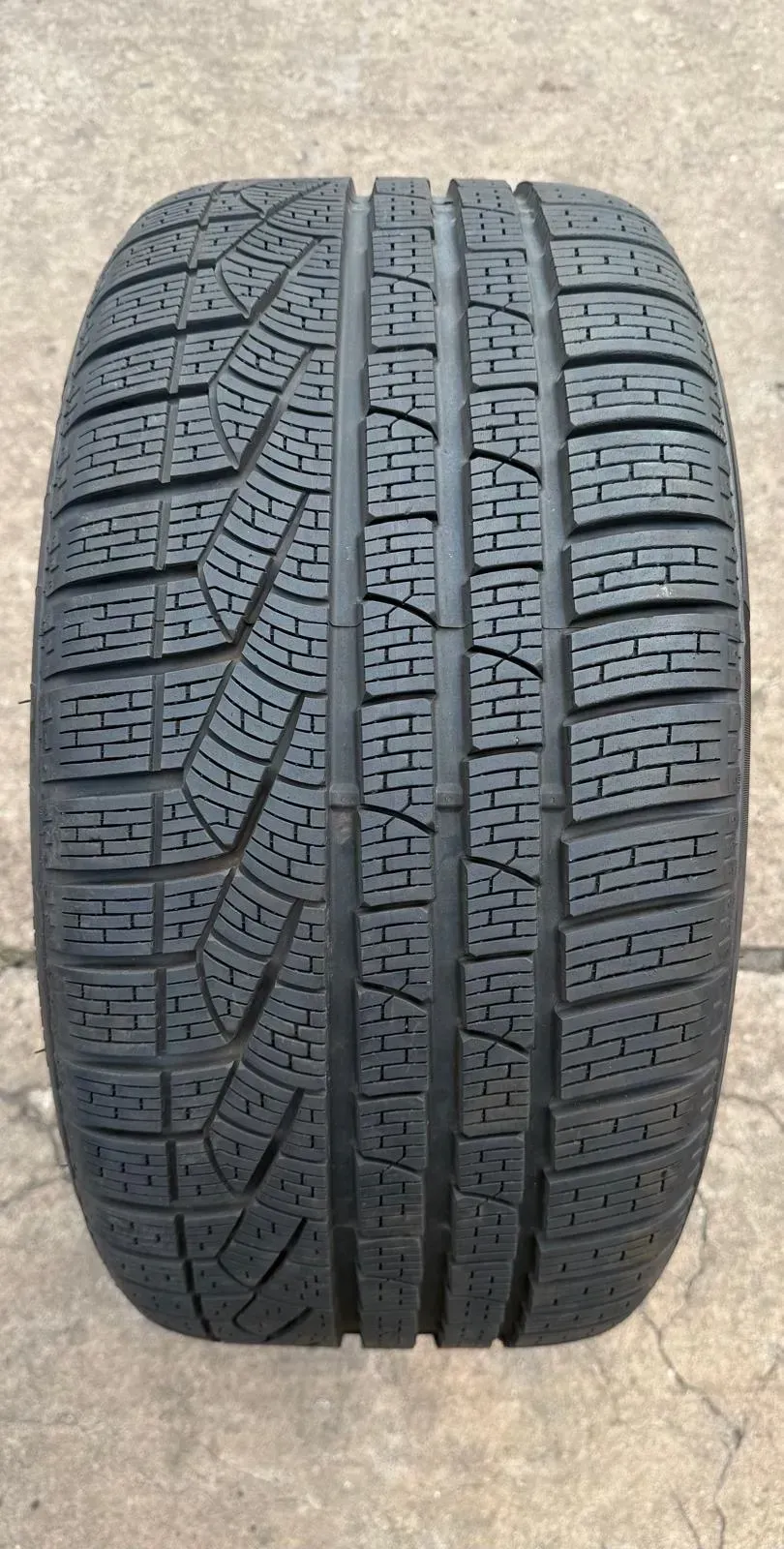 1x Winterreifen 255/40 R18 99V XL Pirelli Winter 240 Sottozero II MO DOT24 8,2-9mm - Bild 1