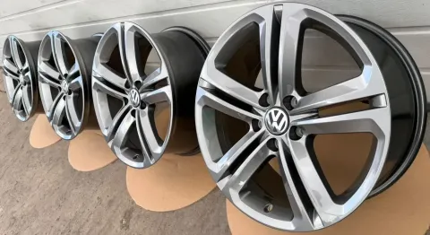 Background image for 4x Original VW Passat 3G B8 / 3C B7 18 Zoll Alufelgen Mallory 3AA601025N 8,0JX18 ET44 NEU