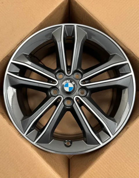 Background image for 1x Original BMW 1er F40 2er Gran Coupé F44 AT F45 GT F46 17 Zoll Alufelge Doppelspeiche 549 6856087 7,5Jx17 ET54 NEU