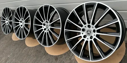 Background image for 4x Original Mercedes CLS W257 X257 20 Zoll AMG Alufelgen A2574011900 A2574012000 NEU