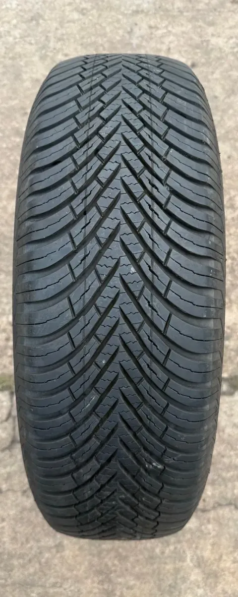 Background image for 1x Allwetterreifen 185/65 R15 88T Vredestein Quatrac DOT22 6,5-6,9mm