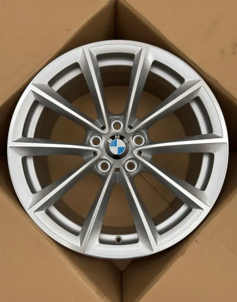Background image for 1x Original BMW Z4 E89 19 Zoll Alufelge V-Speiche 296 6785256 8,0Jx19 ET29 VA NEU