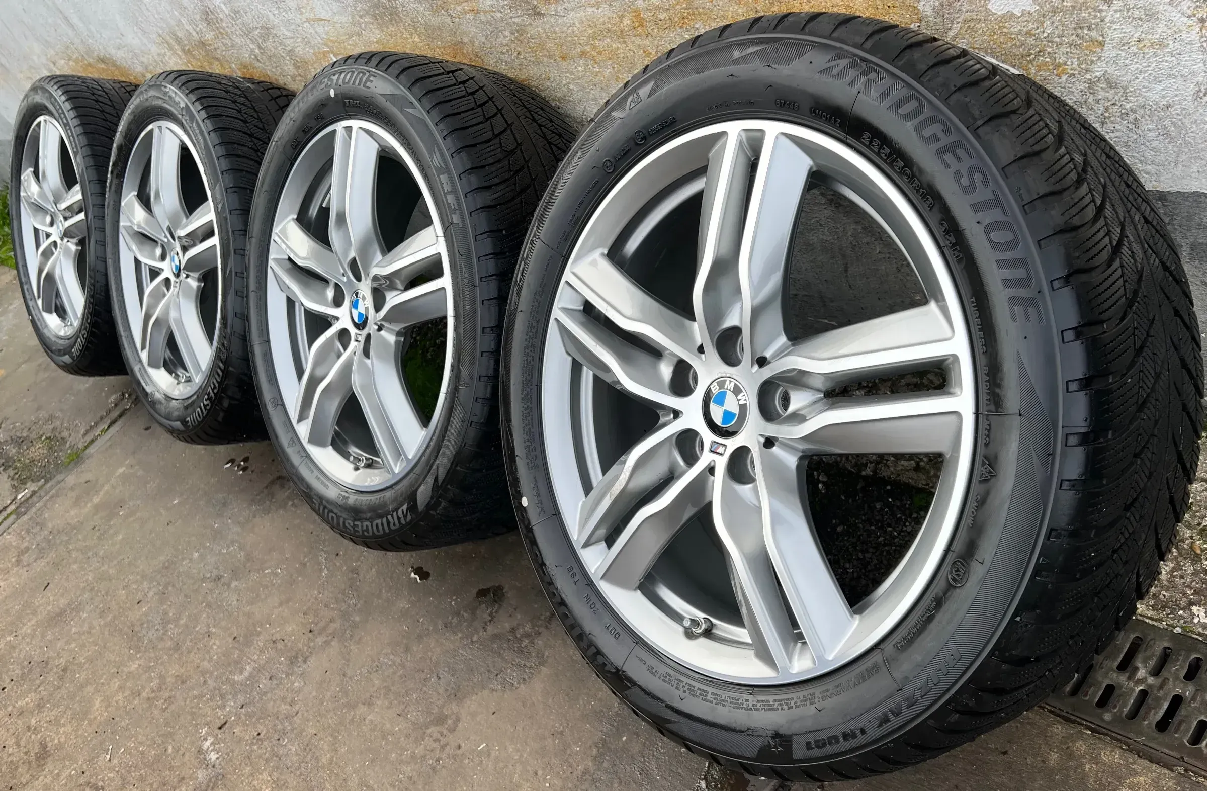 4x Original BMW X1 F48 X2 F39 18 Zoll Winterräder Doppelspeiche M570 Runfalt DOT17 6-7mm ! - Bild 1