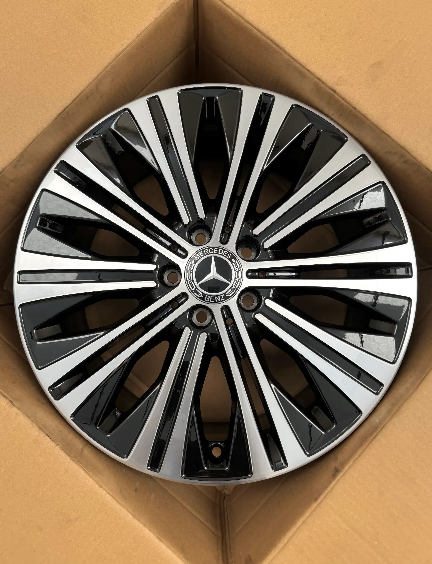 1x Original Mercedes A B Klasse W177 W247 CLA C118 18 Zoll Alufelge A1774013300 7,5Jx18 ET49 NEU - Bild 1