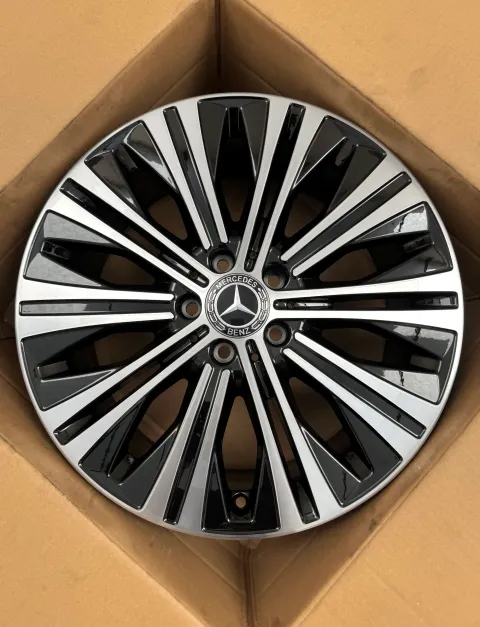 Background image for 1x Original Mercedes A B Klasse W177 W247 CLA C118 18 Zoll Alufelge A1774013300 7,5Jx18 ET49 NEU