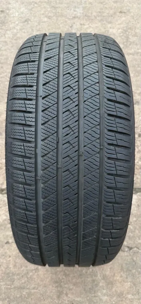 Background image for 1x Allwetterreifen 225/35 R19 88Y XL Vredestein Quatrac Pro DOT23 7,3-7,8mm