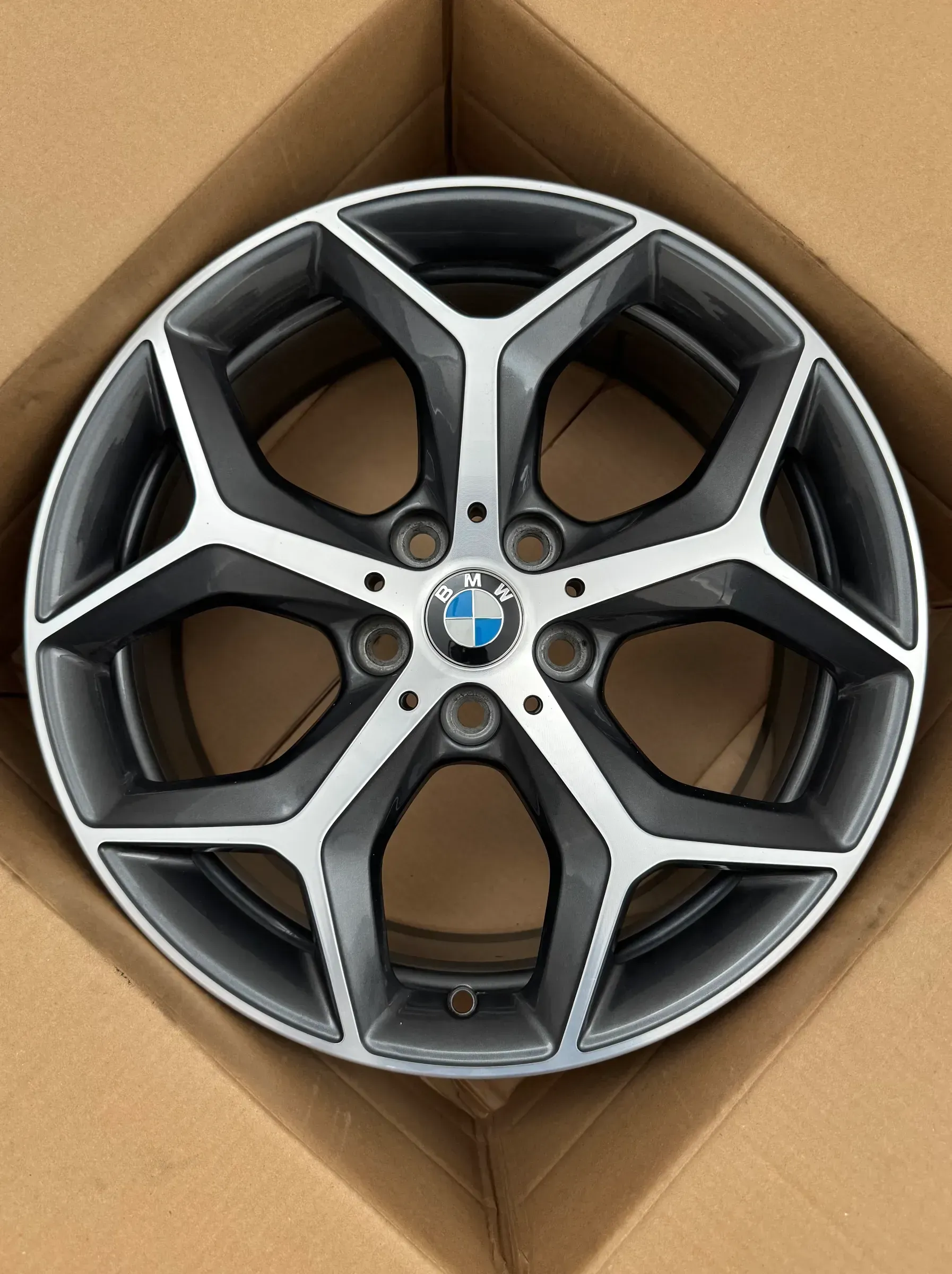 1x Original BMW X1 F48 X2 F39 18 Zoll Alufelge Doppelspeiche 569 6856070 7,5Jx18 ET51 - Bild 1