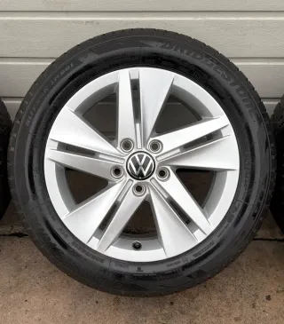 4x Original VW Golf VIII 5H 16 Zoll Winterräder Norfolk 5H0601025 Alufelgen DOT20 Demo - Bild 3
