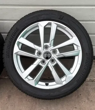 4x Original Audi A3 S3 8Y 17 Zoll Winterräder 5-V-Speiche 8Y0601025L DOT23 6-7mm - Bild 2