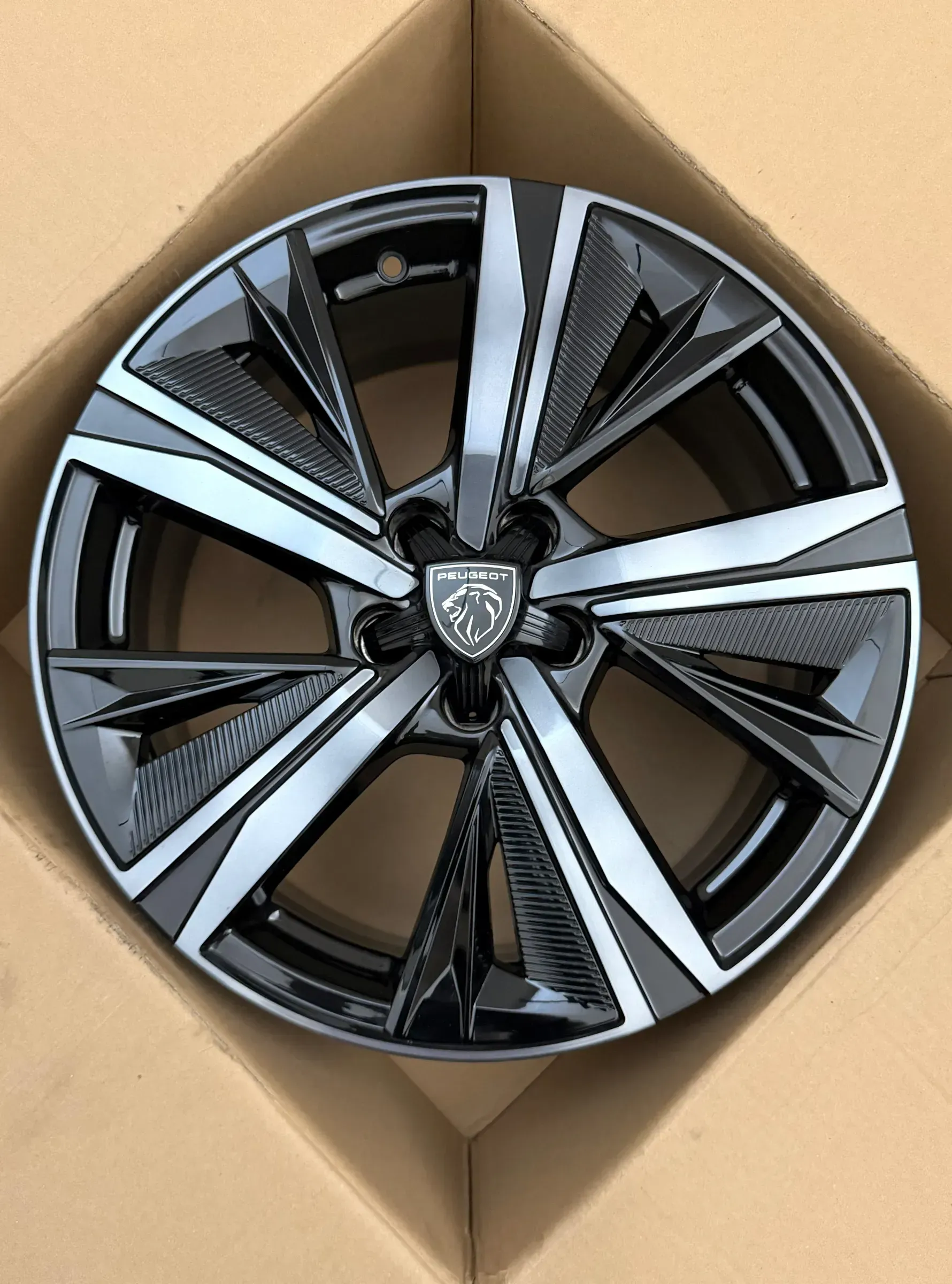 1x Original Peugeot 308 III P5 18 Zoll Alufelge Kamakura 98350581XY 8,0Jx18 ET48 - Bild 1