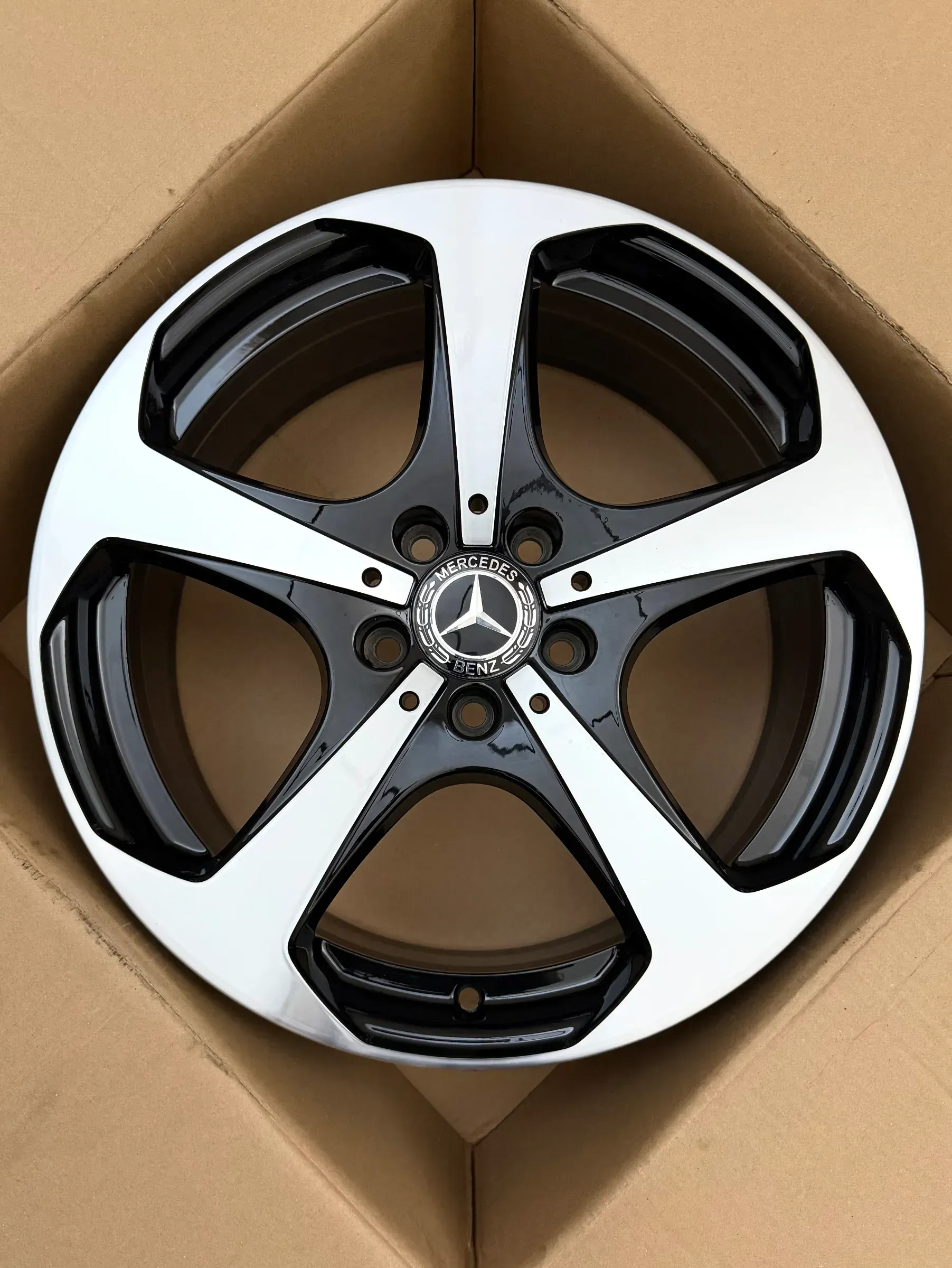 1x Original Mercedes C Klasse W205 A205 S205 18 Zoll Alufelge A2054014600 7,5Jx18 ET44 NEU - Bild 1