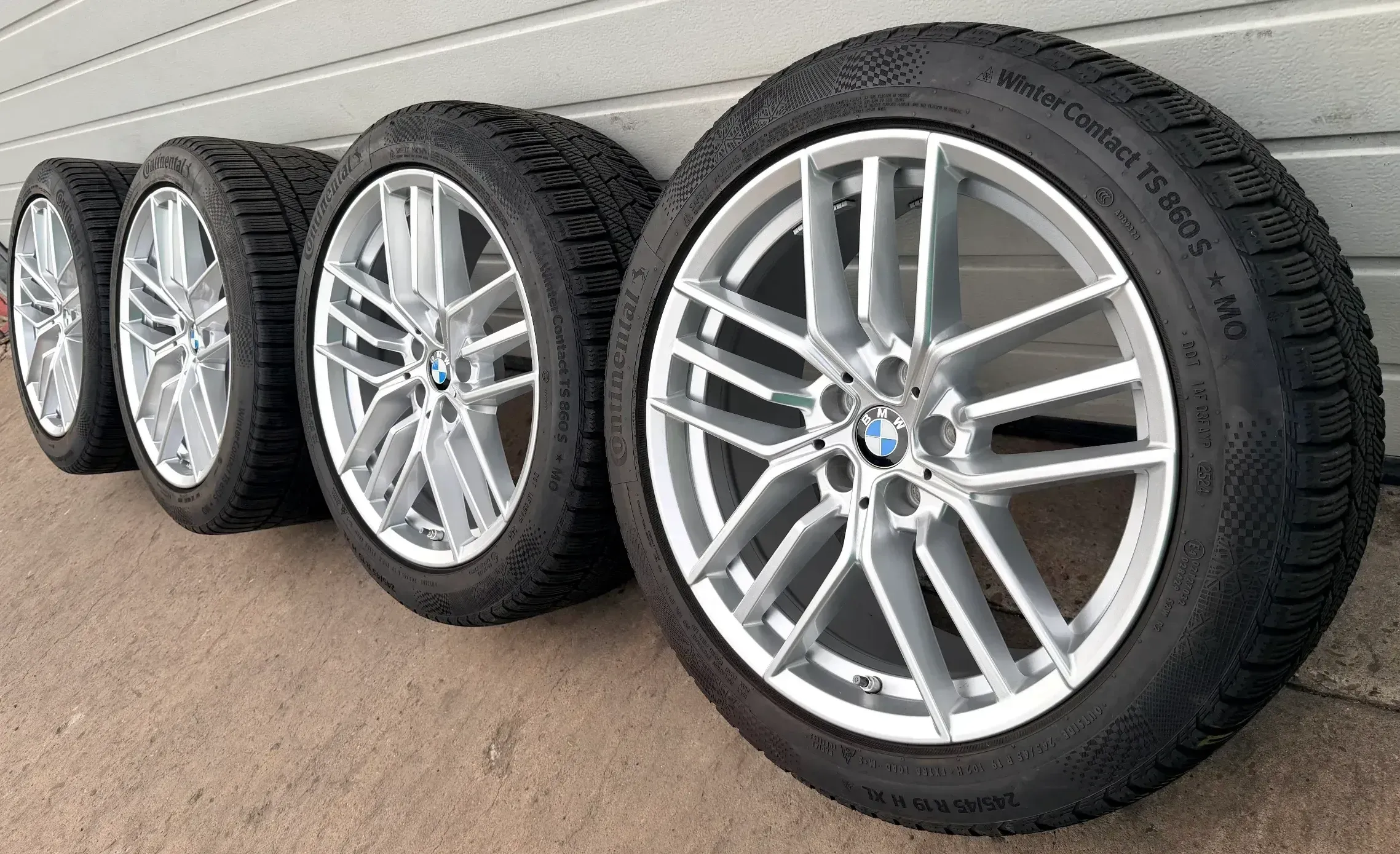 4x Original BMW 5er I5 G60 G61 19 Zoll Winterräder Dreifachspeiche 933 DOT23/24 7-8mm - Bild 1