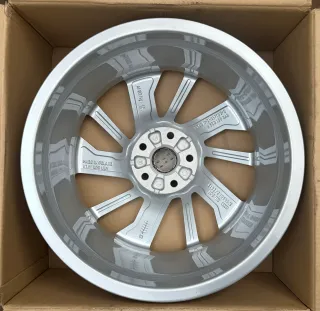 1x Original Audi A3 S3 8Y 18 Zoll Alufelge 5-V-Speichen-Rad 8Y0601025F 8Jx18 ET46 NEU - Bild 3
