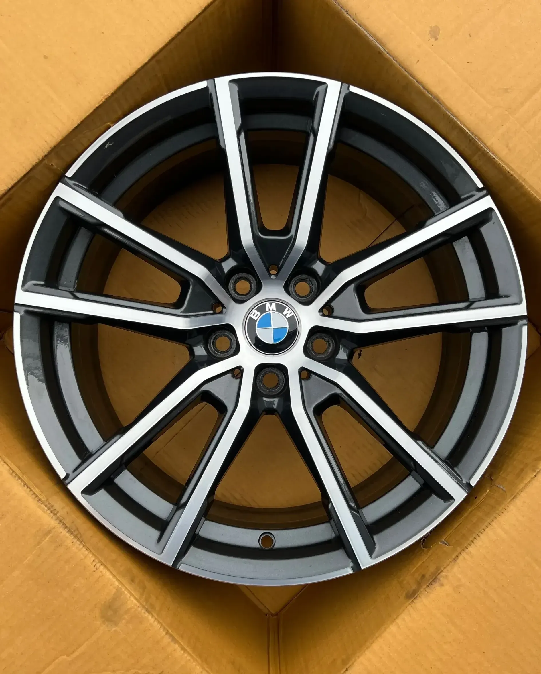 1x Original BMW 2er G42 3/4er G20 G21 G22 G23 18 Zoll V Speiche 780 Alufelge 6897082 - Bild 1