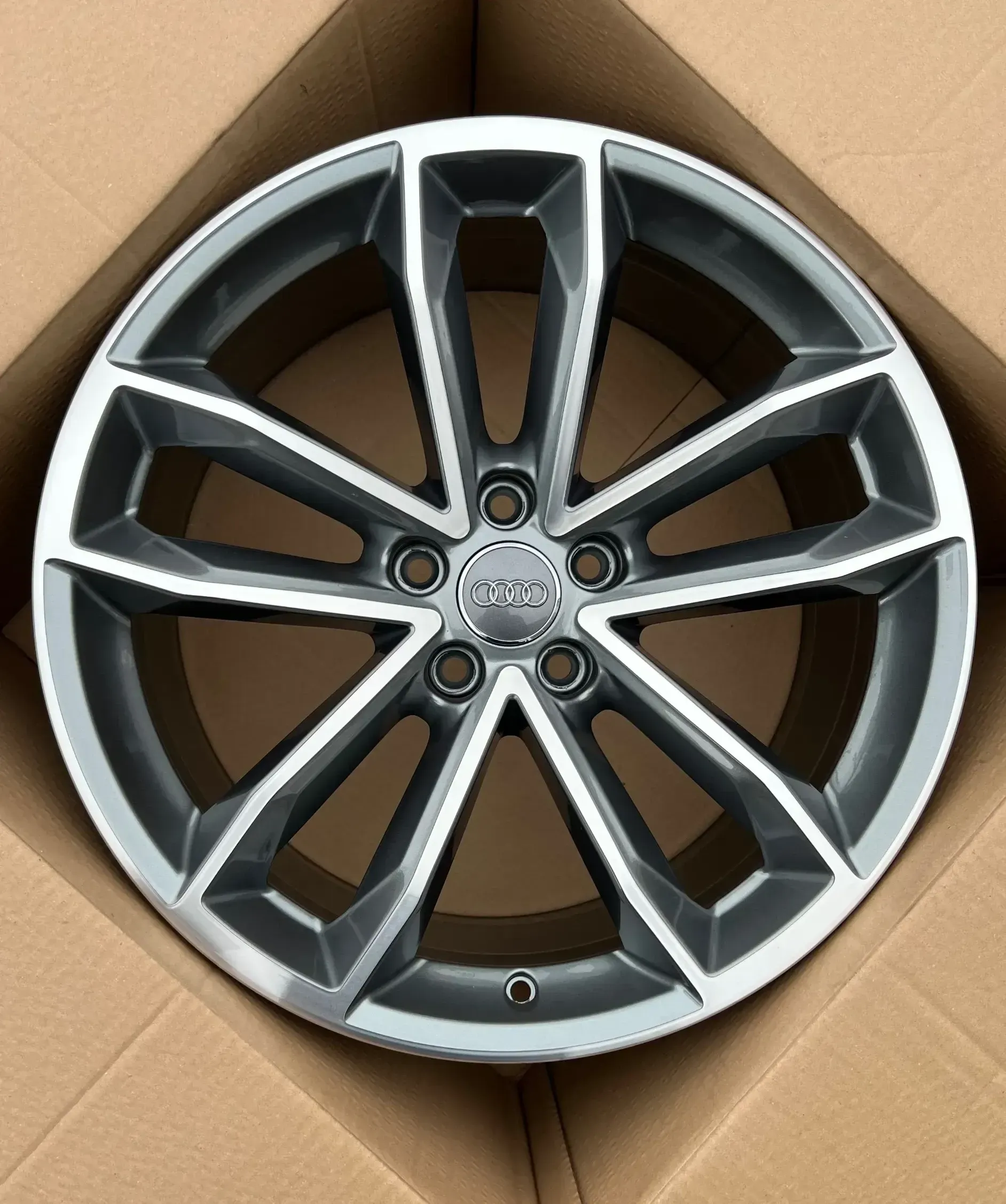 1x Original Audi A5 8W B9 19 Zoll Alufelge 8W0601025DG 8,5Jx19 ET32 Graphit Grau NEU - Bild 1