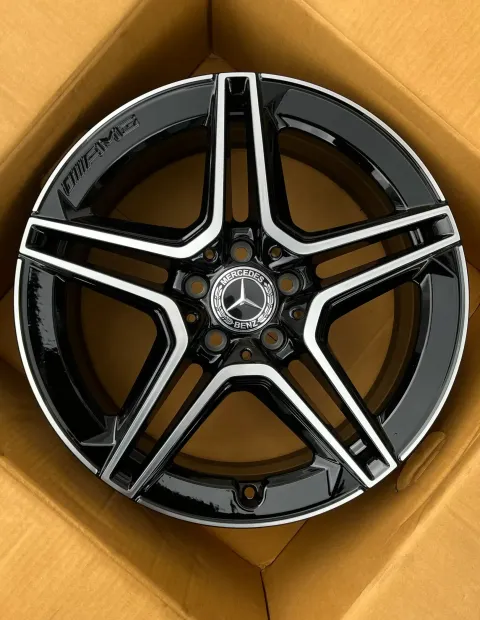 Background image for 1x Original Mercedes C Klasse W205 A205 C205 S205 18 Zoll AMG Alufelge A2054019500 7,5J ET44
