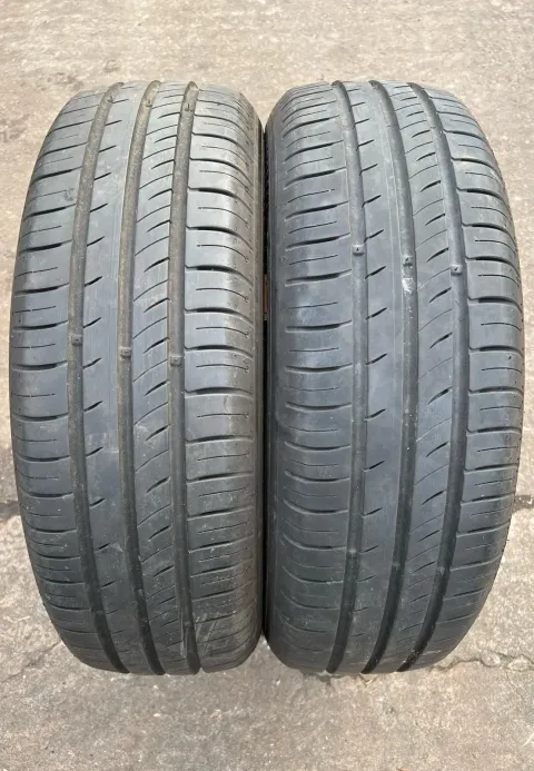 Background image for 2x Sommerreifen 185/65 R15 88T Kumho Ecowing ES31 DOT22 6,4-7,2mm