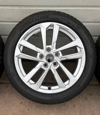 4x Original Audi A3 S3 8Y 17 Zoll Winterräder 5-V-Speiche 8Y0601025L DOT23 6-7mm - Bild 3