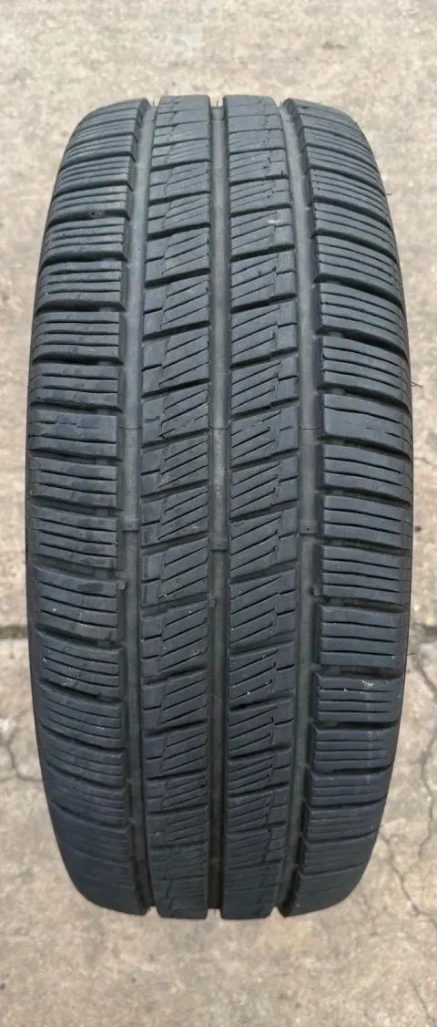 Background image for 1x Allwetterreifen 225/65 R16 C 112/110R Hankook Vantra ST AS2 RA30 DOT21 8-8,7mm
