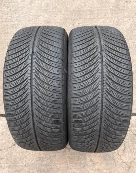 Background image for 2x Winterreifen 245/40 R19 98V XL Michelin Pilot Alpin 5 MO DOT21 5,7-6,2mm