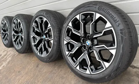Background image for 4x Original BMW 7er G70 i7 X3 G45 20 Zoll Sommerräder Doppelspeiche M1036 DOT25 6-6,7mm