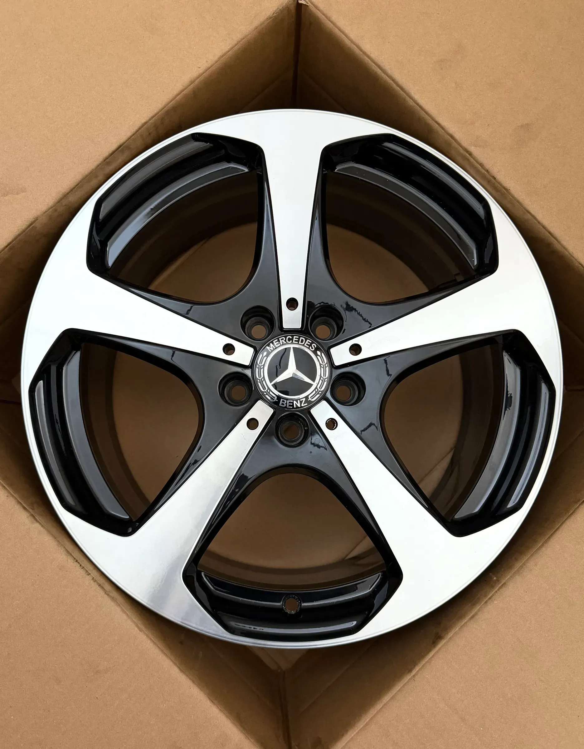 1x Original Mercedes C Klasse W205 A205 C205 S205 18 Zoll Alufelge A2054014700 8,5Jx18 ET56 HA - Bild 1