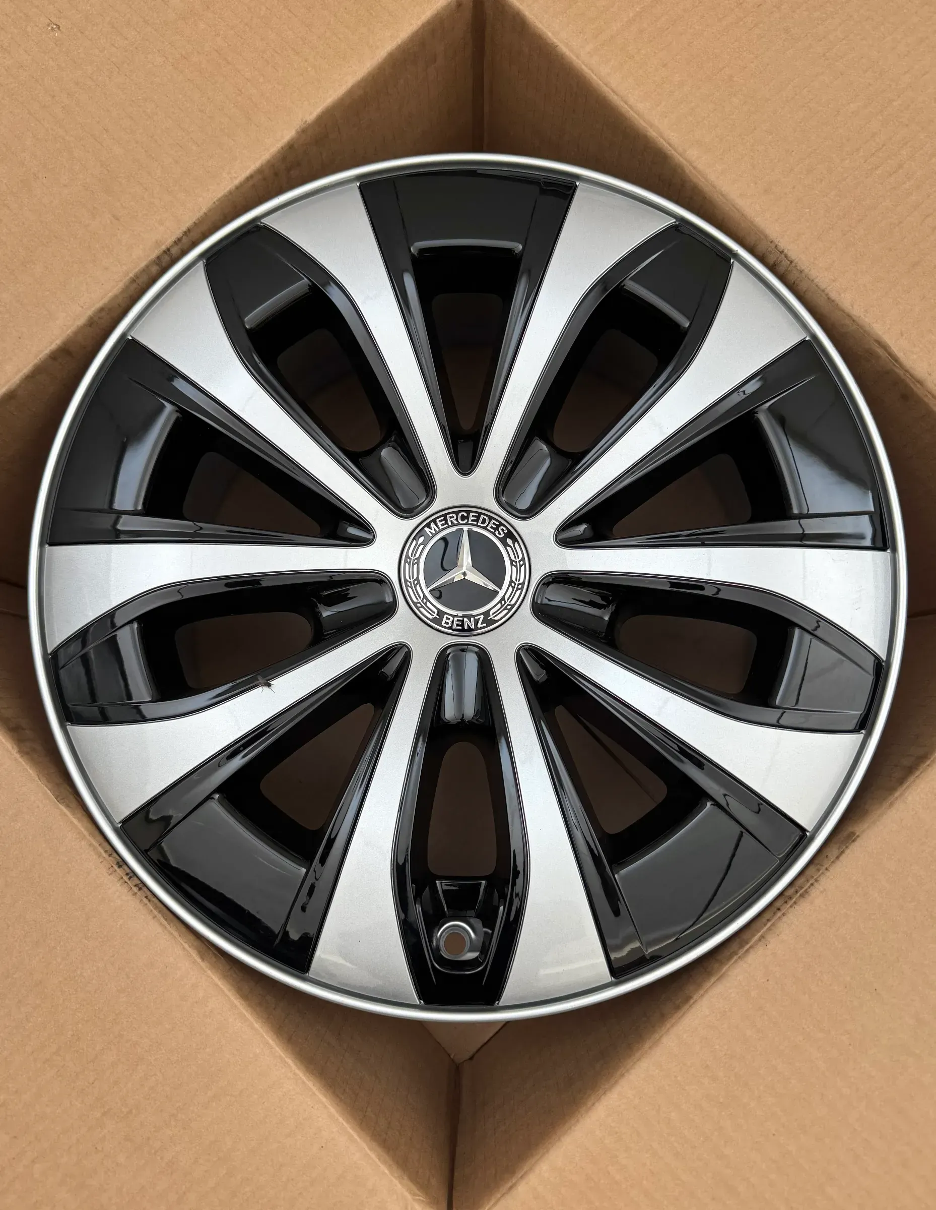 1x Original Mercedes E Klasse W214 S214 17 Zoll Alufelge A2144012100 7,5Jx17 ET30 NEU - Bild 1