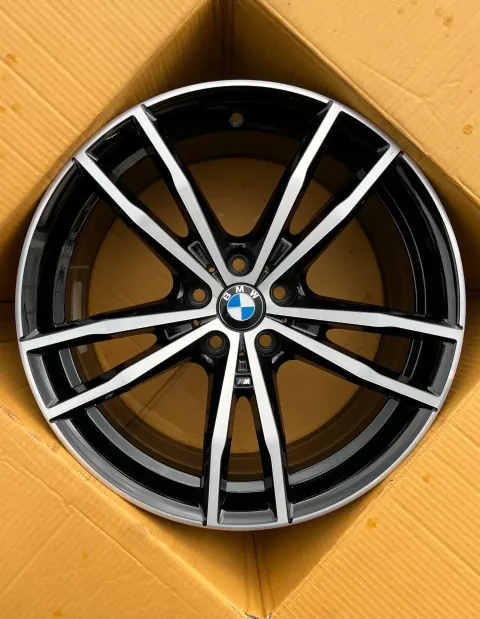 Background image for 1x Original BMW 3/4er G20 G21 G22 G23 19 Zoll Doppelspeiche M791 Alufelge 8089893 8,5JX19 ET40 HA