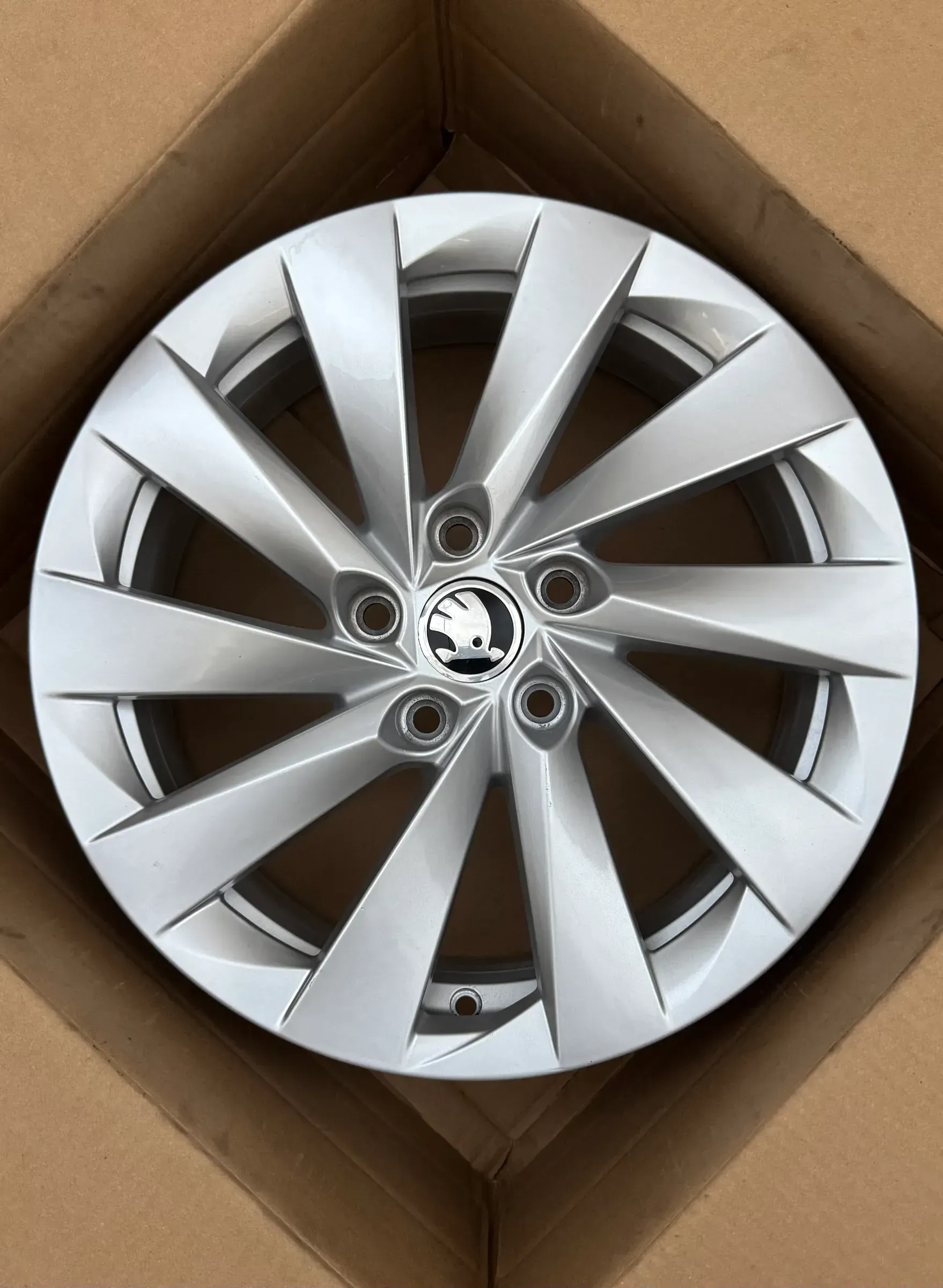1x Original Skoda Octavia IV NX 17 Zoll Alufelge Turbine 5E3601025 7,0Jx17 ET46 TOP - Bild 1