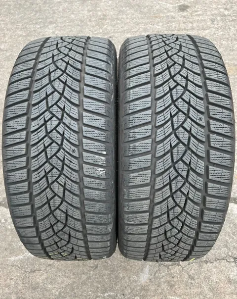 Background image for 2x Winterreifen 225/50 R17 94H Goodyear Ultragrip Performance + DOT22 7,7-8,6mm