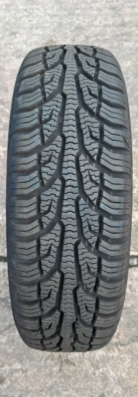 Background image for 1x Allwetterreifen 175/65 R15 84H Uniroyal AllSeason Expert 2 DOT23 7,6-8,4mm