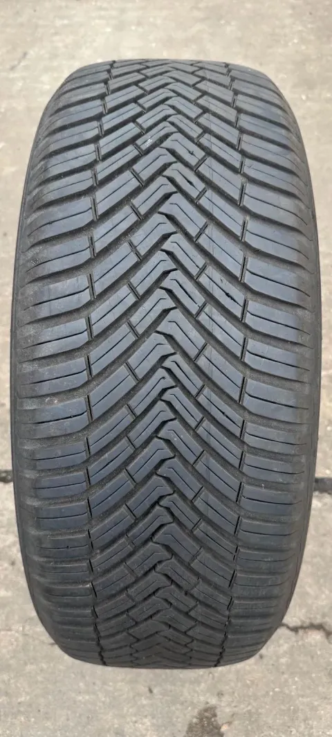 Background image for 1x Allwetterreifen 235/55 R18 100V Continental AllSeason Contact ContiSeal DOT24 6,7-7,7mm