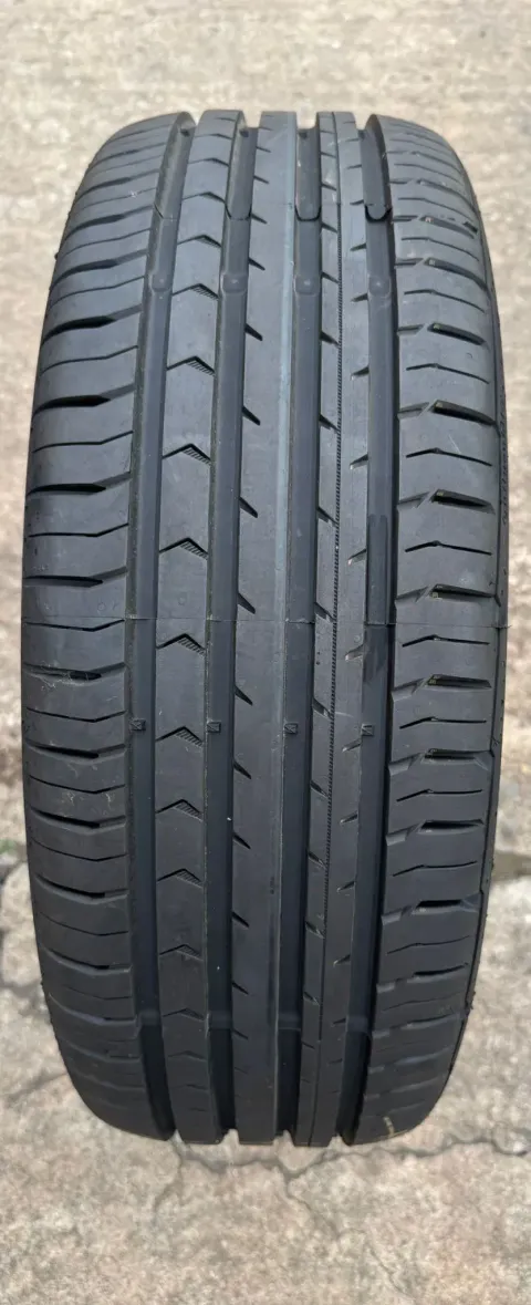 Background image for 1x Sommerreifen 195/55 R16 87H Continental Conti Premium Contact 5 DOT25 NEU