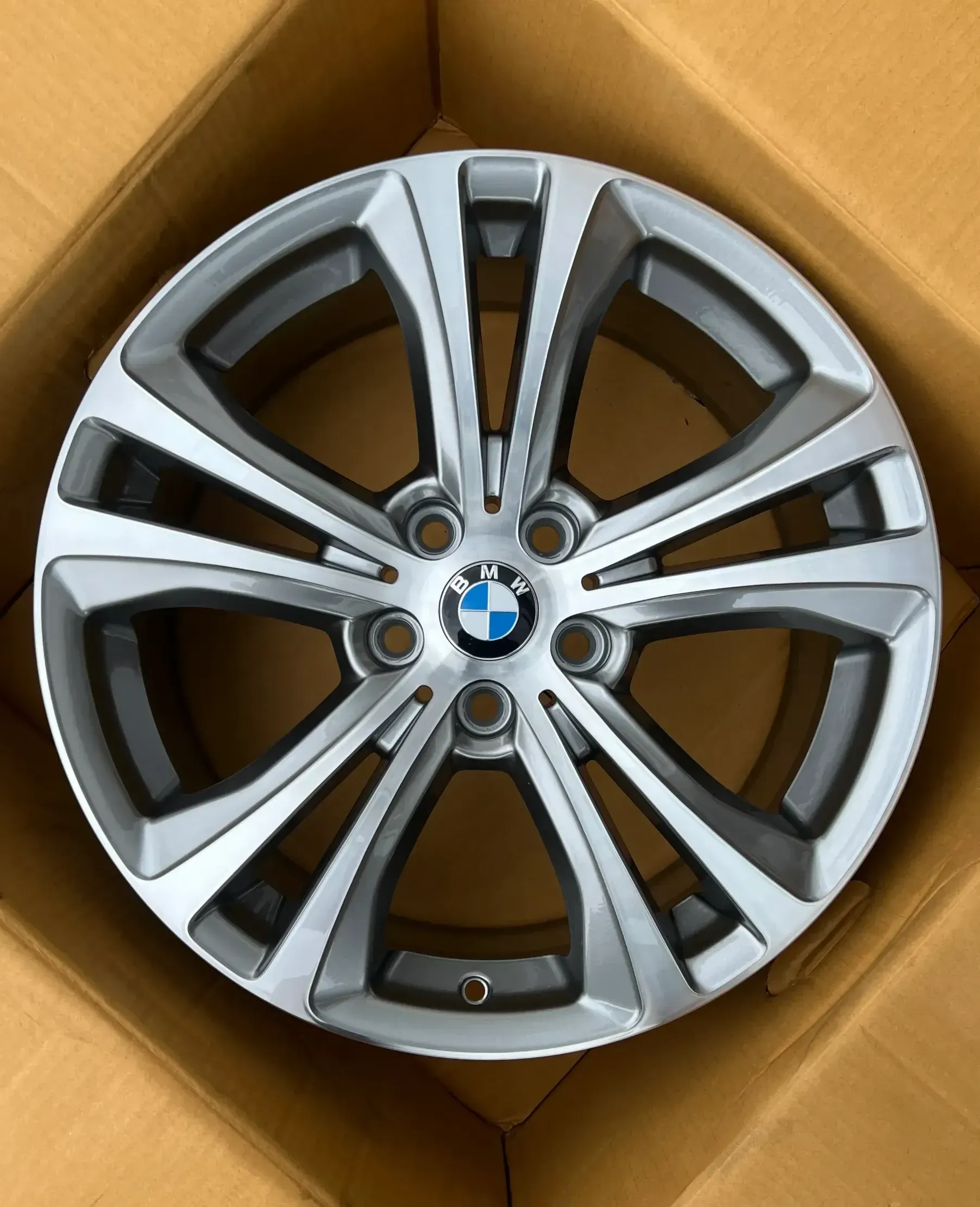 1x Original BMW X1 F48 X2 F39 18 Zoll Alufelge Doppelspeiche 568 6856069 7,5JX18 ET51 - Bild 1