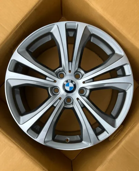 Background image for 1x Original BMW X1 F48 X2 F39 18 Zoll Alufelge Doppelspeiche 568 6856069 7,5JX18 ET51