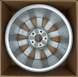 1x Original Audi A3 8V 16 Zoll Alufelge 8V0601025BD 5-V-Speichen-Design 7,0Jx16 ET40 NEU - Bild 3