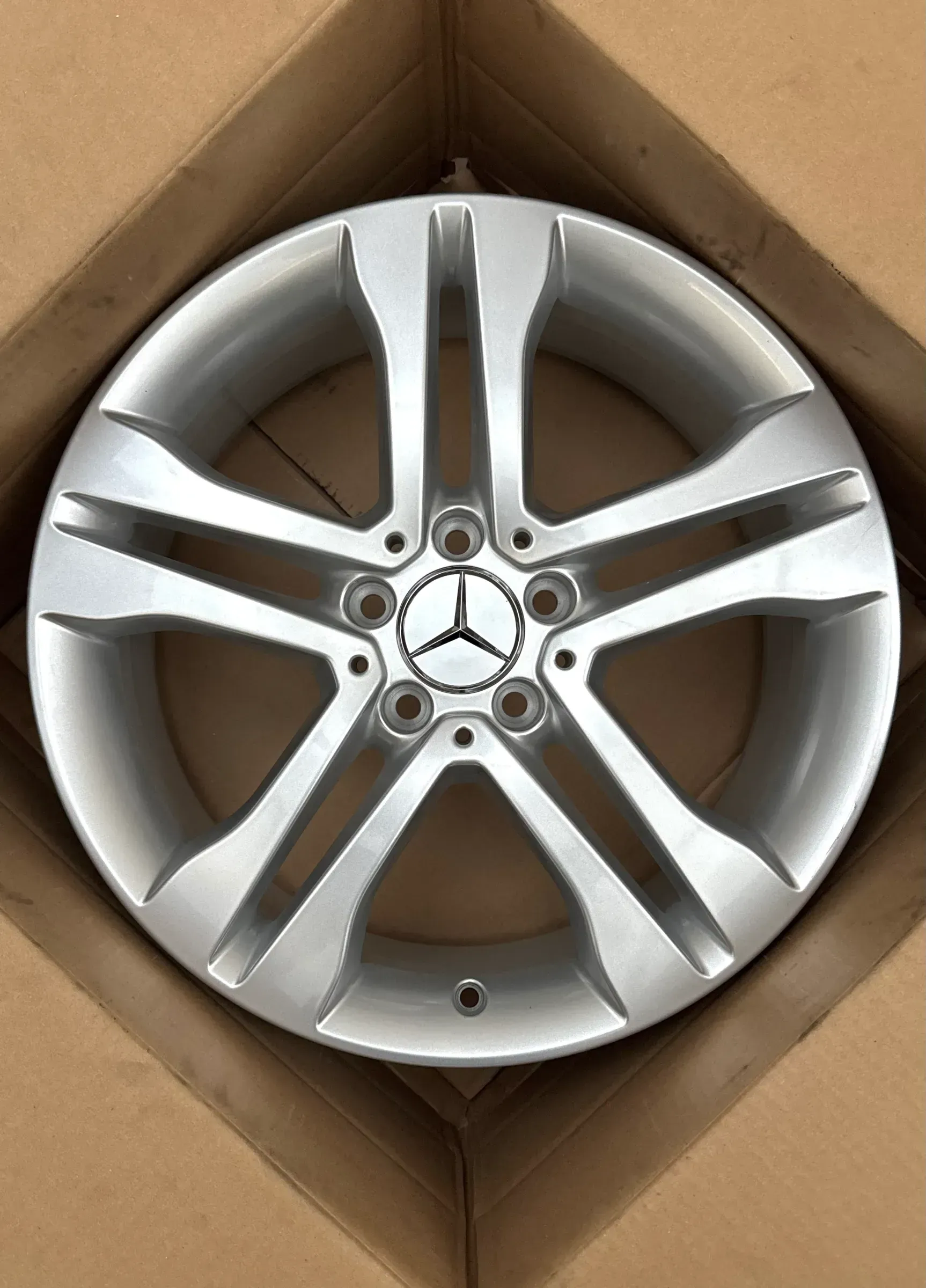 1x Original Mercedes GLA X156 18 Zoll Alufelge A1564011300 7,0JX18 ET46 NEU - Bild 1