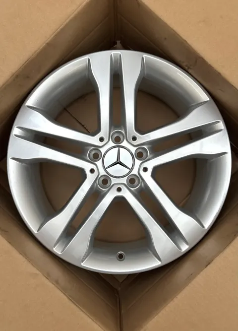Background image for 1x Original Mercedes GLA X156 18 Zoll Alufelge A1564011300 7,0JX18 ET46 NEU