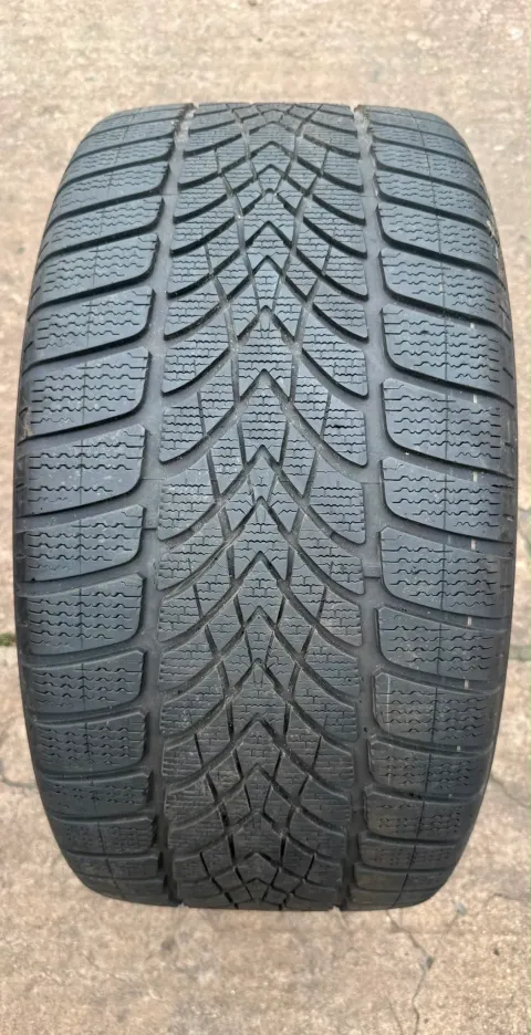Background image for 1x Winterreifen 285/30 R21 100W XL Dunlop SP Winter Sport 4D R01 DOT17 5,9-6,3mm