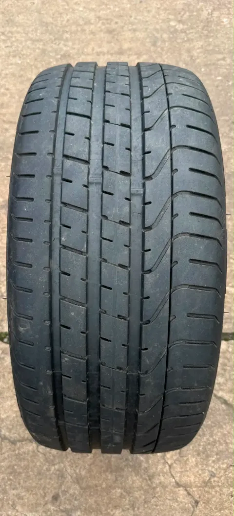 Background image for 1x Sommerreifen 255/35 ZR19 96Y XL Pirelli P Zero DOT22 6,5-6,9mm