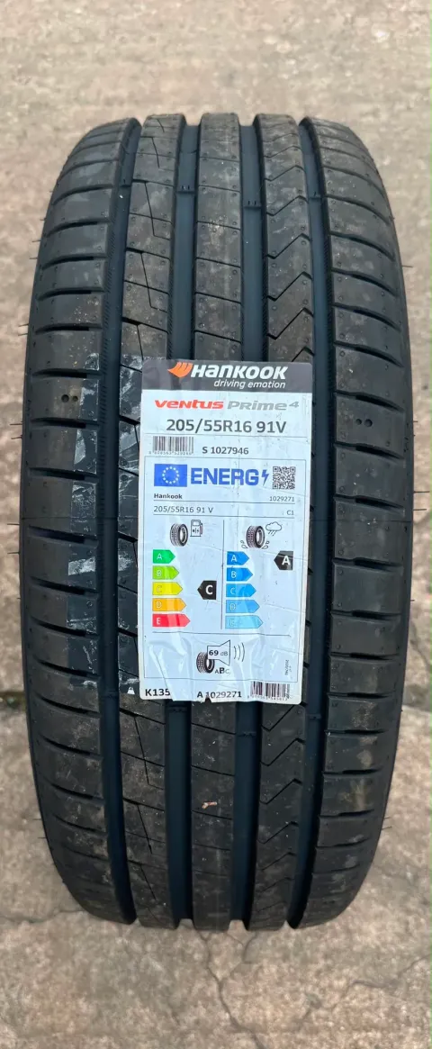 Background image for 1x Sommerreifen 205/55 R16 91V Hankook Ventus Prime 4 K135 DOT24 NEU