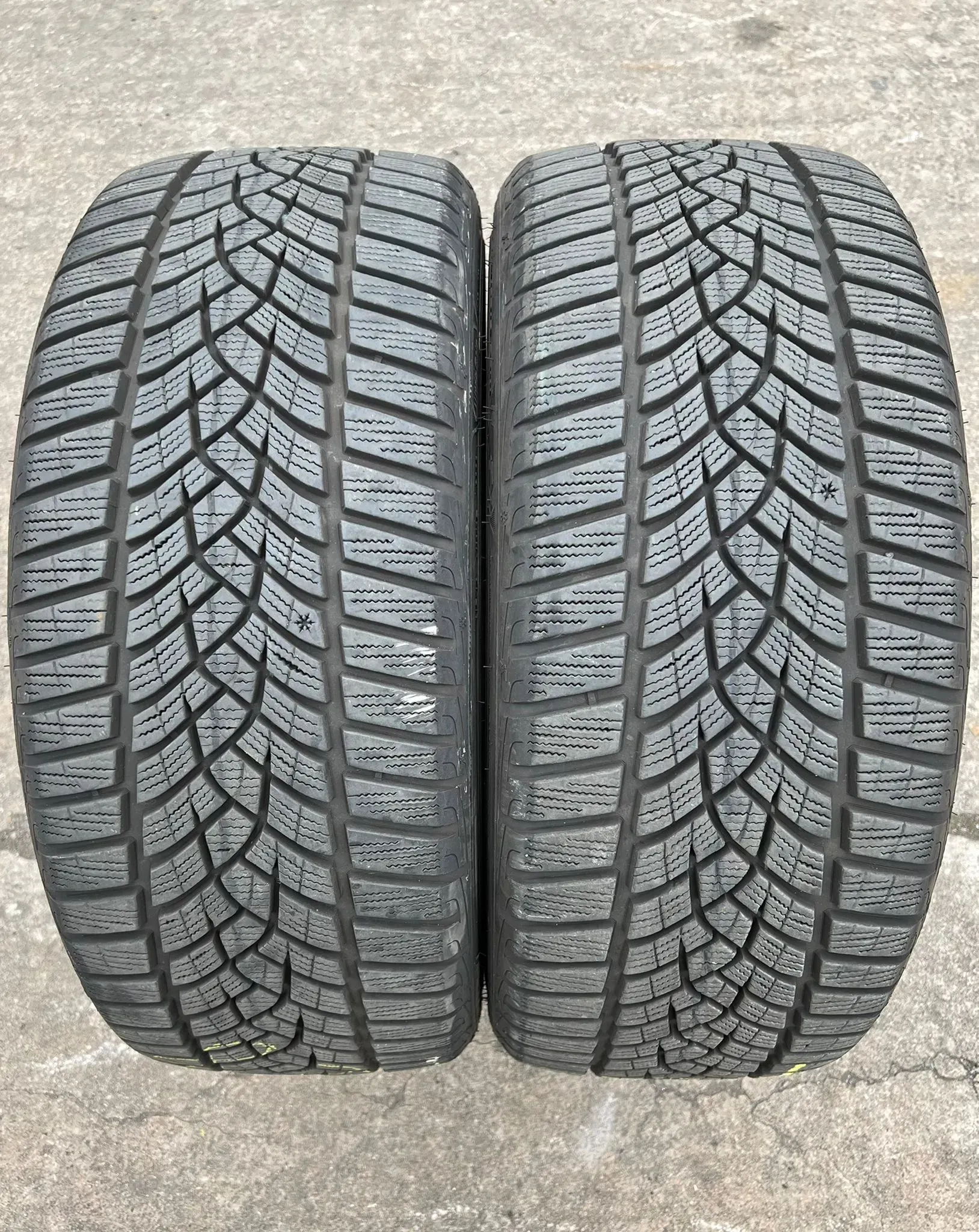 2x Winterreifen 225/50 R17 94H Goodyear Ultragrip Performance + DOT22 7,4-8,3mm - Bild 1