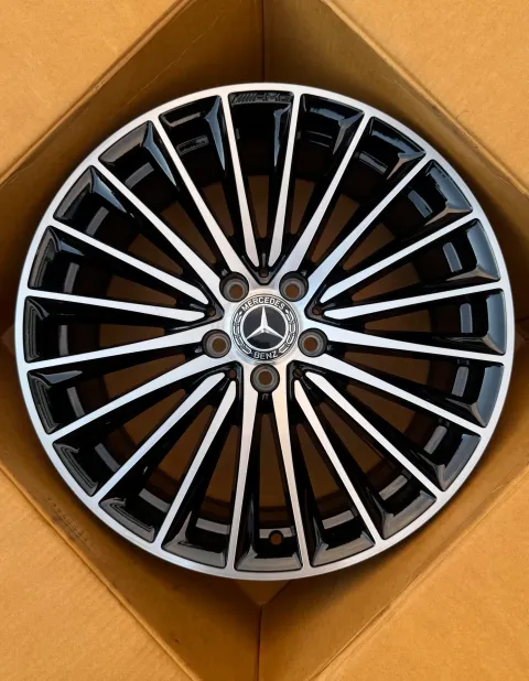 Background image for 1x Orig Mercedes C Klasse W206 S206 19 Zoll AMG Alufelge A2064012000 9,0J ET58,1